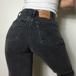 🚫SOLD🚫VTG Levi’s 550 high waisted tapered jeans